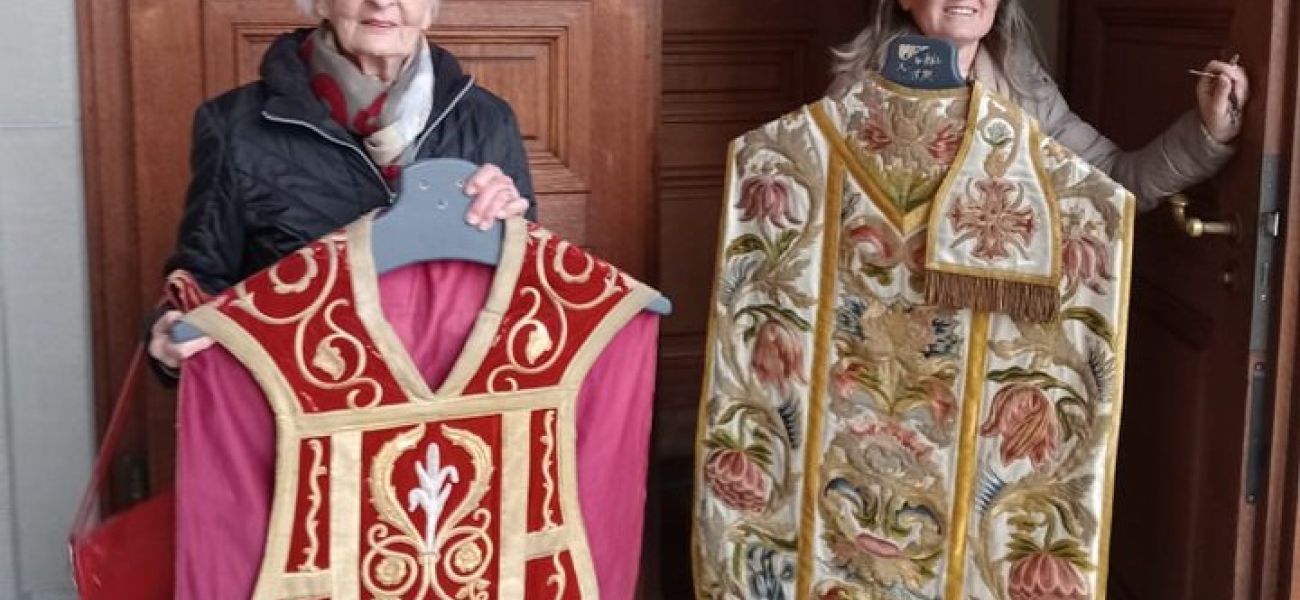 Rückkehr zweier kostbarer Messgewänder