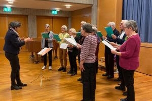 Stimmungsvolle Senioren-Weihnachtsfeier mit dem Jakobus-Chor Steinach