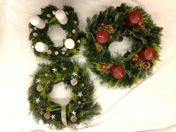 Adventskränze von der Jubla Arbon